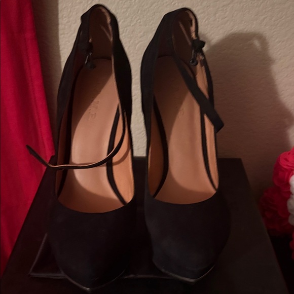 L.A.M.B. Black Suede Wedges - Picture 2 of 12